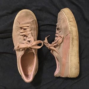 Pink Puma Sneakers Womxn’s 7.5